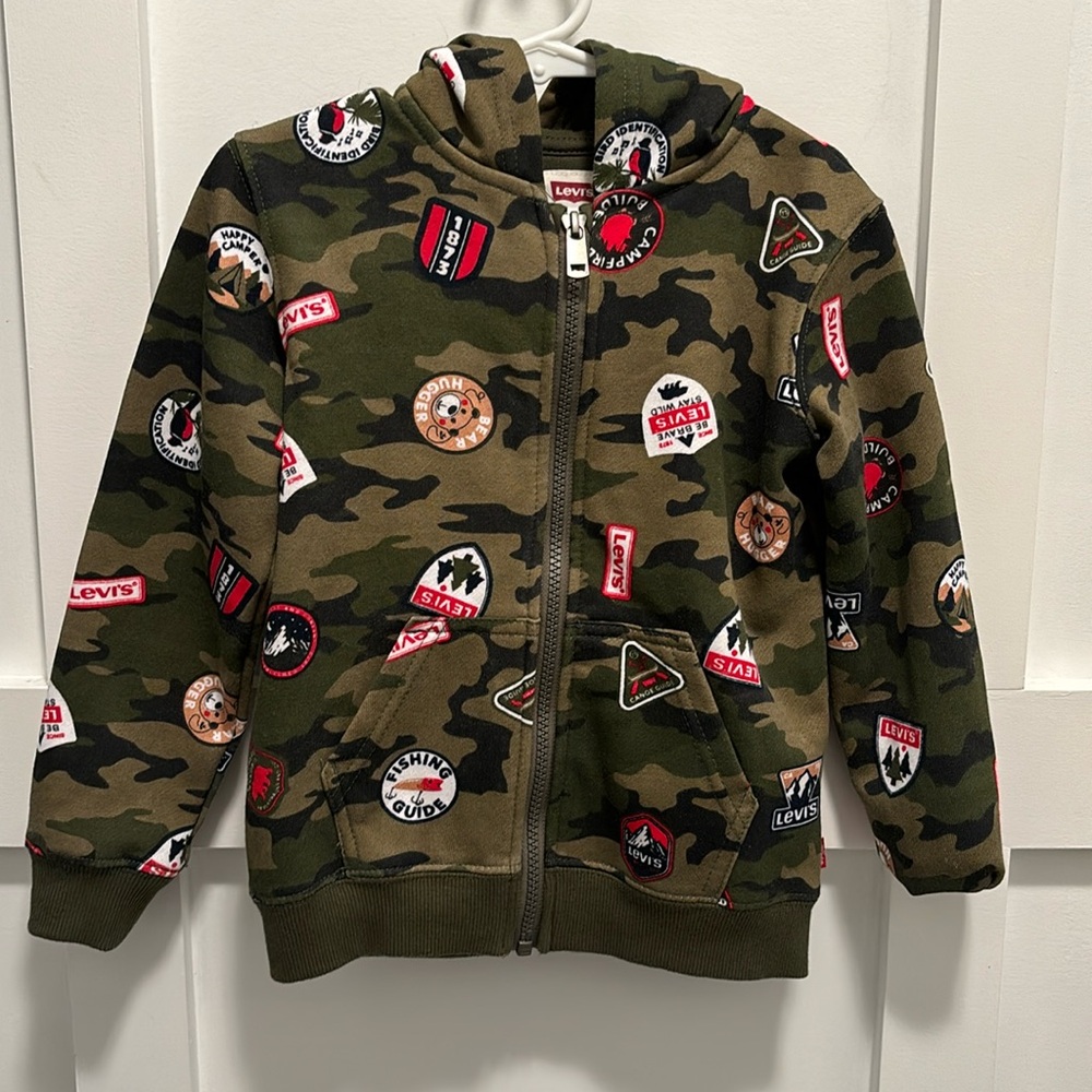 Boys Levi’s full zip up camouflage hooded jacket size 4T